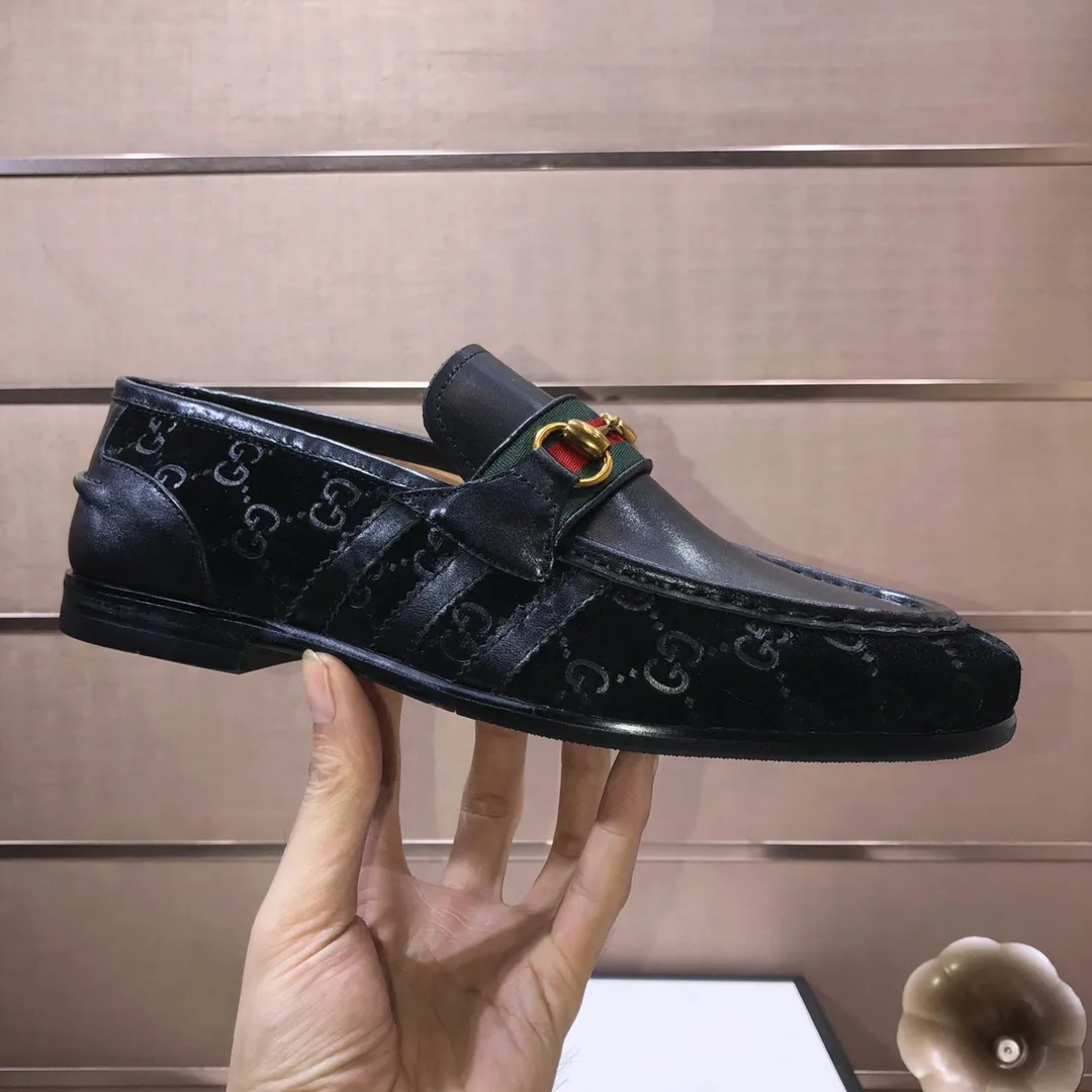 Men's shoes 💰600💰 Brand: GUCCI (Gucci) Standard size: Men's size 38/44 (45 can be customized) Grade: Same as the official website Original quality Material: Original cowhide Water-dyed cowhide lining Original rubber outsole Style category: Men's fashionable casual leather shoes Distinguished big-name luxury elements Top luxury Color: Actual picture